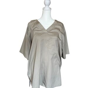 Men’s Wonderwink V-Neck Oversized Top in Taupe
